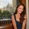Katie Holmes fait la promotion de sa nouvelle gamme de soins de cheveux intitulée Bamboo pour Alterna Haircare, à New York, le 9 octobre 2013.