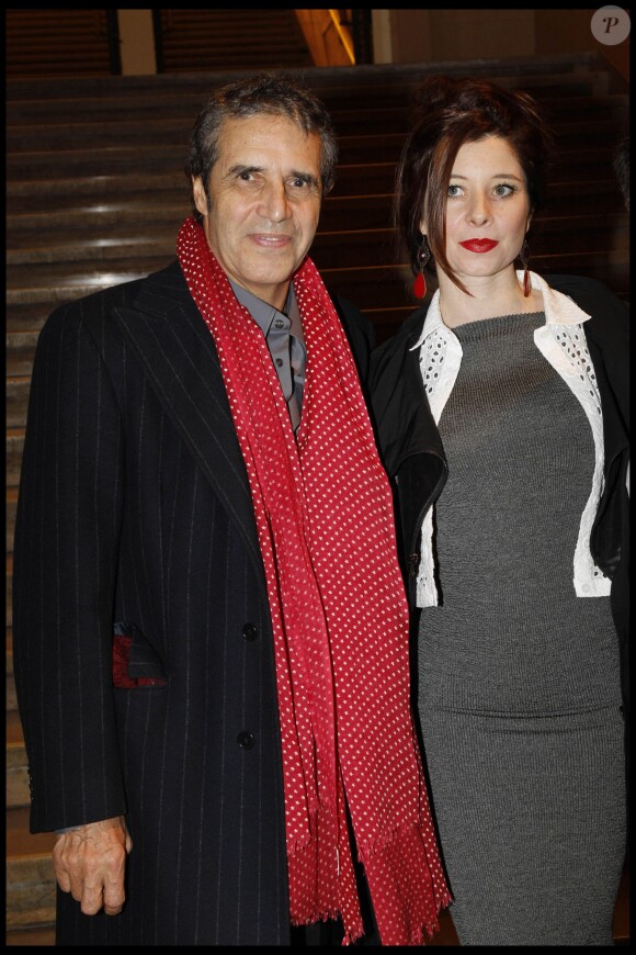 Julien Clerc et sa compagne Hélène Grémillon lors de la soirée annuelle de la Fédération internationale des Ligues des Droits de l'Homme, à Paris le 5 décembre 2011