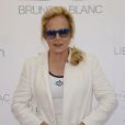 Sylvie Vartan lors de la 3e édition du Brunch Blanc "Une croisiere sur la Seine" à Paris le 30 juin 2013