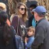 La belle Jessica Alba et sa fille Honor passent la journée au Mr Bones Pumpkin Patch à West Hollywood, le 13 octobre 2013.