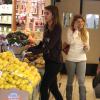 Jessica Alba fait des courses au supermarché à West Hollywood, le 13 octobre 2013.
