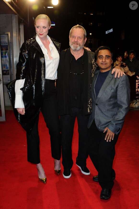 Gwendoline Christie, Terry Gilliam et Sanjeev Bhaskar à la première de The Zero Theorem au BFI Film Festival à l'Odeon West End à Londres, le 13 octobre 2013.