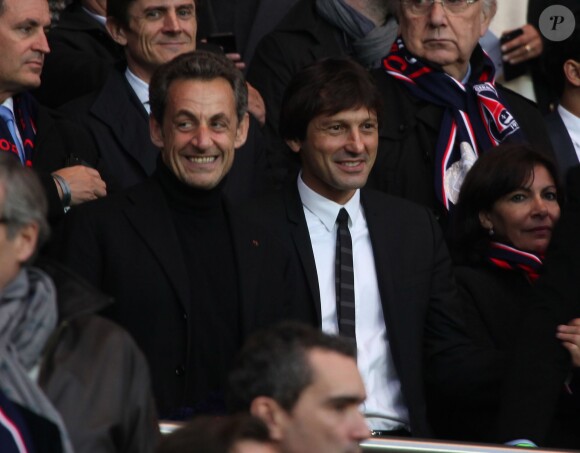 Nicolas Sarkozy et Leonardo lors du match entre Brest et le PSG au Parc des Princes à Paris le 18 mai 2013