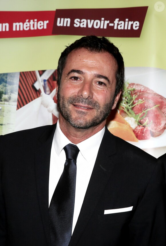Bernard Montiel lors de la 2ème édition du Pot-au-feu des célébrités au restaurant le Louchebem, organisée par les Fédérations des Artisans Bouchers d'Ile-de-France à Paris le 17 octobre 2013