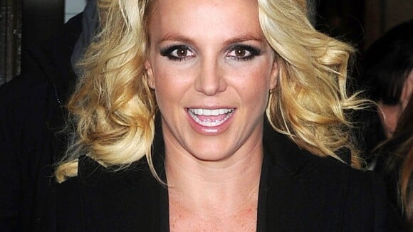 Britney Spears : Sans soutien-gorge dans le froid de Londres...