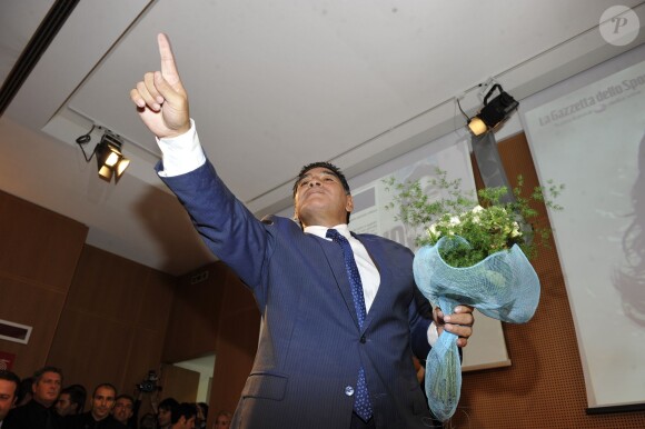 Diego Maradona lors d'une conférence de presse à Milan en Italie le 17 octobre 2013 pour la sortie d'un DVD sur sa carrière avec le journal La Gazzetta dello Sport.