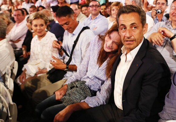 Nicolas Sarkozy et son épouse Carla Bruni au concert de leur ami Julien Clerc au festival de Ramatuelle, le 3 août 2013.