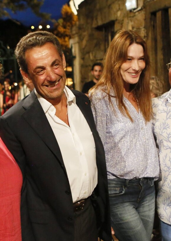 Nicolas Sarkozy et son épouse Carla Bruni-Sarkozy au concert de leur ami Julien Clerc au festival de Ramatuelle, le 3 août 2013.