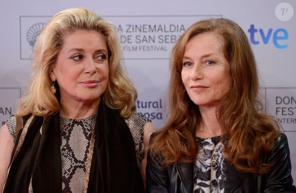 Catherine Deneuve et Isabelle Huppert lors de la projection du film 'As Linhas de Torres' au festival de San Sebastian le 23 Septembre 2012