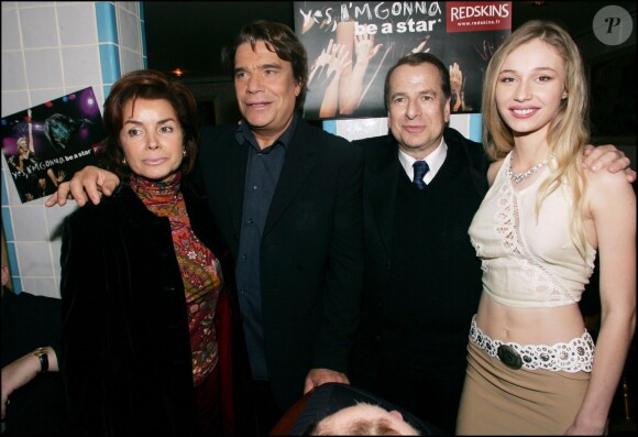 Bernard Tapie avec sa femme Dominique et Eva Kowaleska et Paul-Loup Sulitzer à Paris le 22 octobre 2004. 