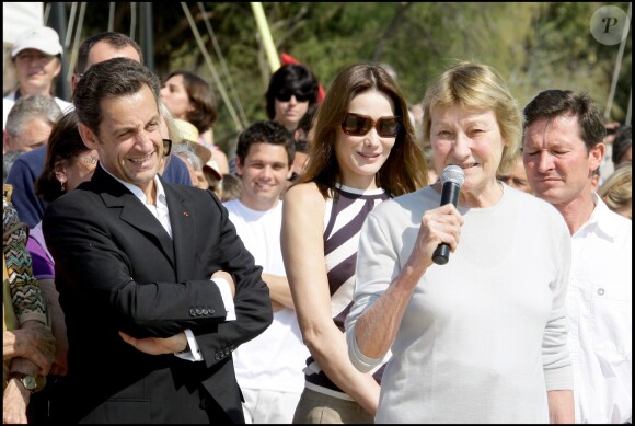 Nicolas Sarkozy, Carla Bruni-Sarkozy et Marisa Bruni-Tedeschi à Cavalière, le 13 avril 2009.