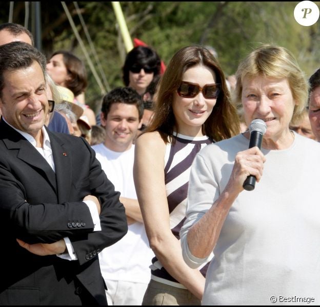 Nicolas Sarkozy, Carla Bruni-Sarkozy et Marisa Bruni-Tedeschi à Cavalière, le 13 avril 2009.