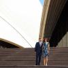 Mary et Frederik de Danemark ont pris la pose devant l'Opéra de Sydney, dont ils sont venus célébrer le 40e anniversaire, dès leur arrivée en Australie le 24 octobre 2013 pour une visite officielle de quatre jours.