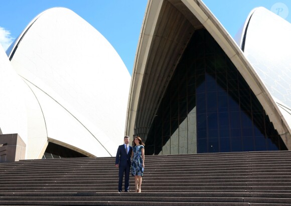 La princesse Mary et le prince Frederik de Danemark ont pris la pose devant l'Opéra de Sydney, dont ils sont venus célébrer le 40e anniversaire, dès leur arrivée en Australie le 24 octobre 2013 pour une visite officielle de quatre jours.