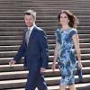 La princesse Mary et le prince Frederik devant l'Opéra de Sydney, dont ils sont venus célébrer le 40e anniversaire, dès leur arrivée en Australie le 24 octobre 2013 pour une visite officielle de quatre jours.