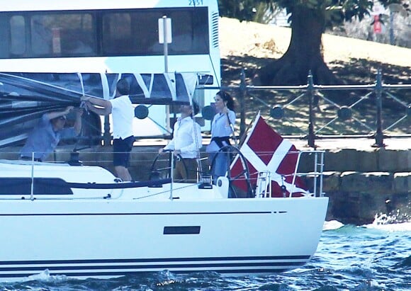 La princesse Mary et le prince Frederik de Danemark naviguant dans la rade de Sydney au premier jour de leur visite officielle en Australie, le 24 octobre 2013