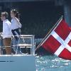 La princesse Mary et le prince Frederik de Danemark naviguant dans la rade de Sydney au premier jour de leur visite officielle en Australie, le 24 octobre 2013