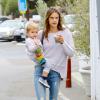Alessandra Ambrosio et son compagnon Jamie Mazur emmènent leur fils Noah déjeuner à Brentwood. Le 23 octobre 2013