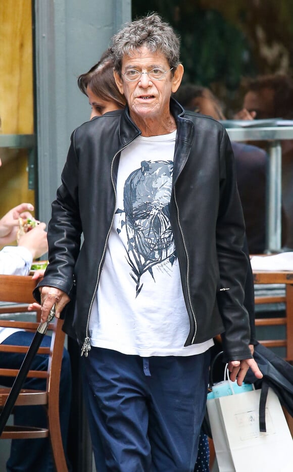 Lou Reed avec une canne à New York le 6 juin 2013.