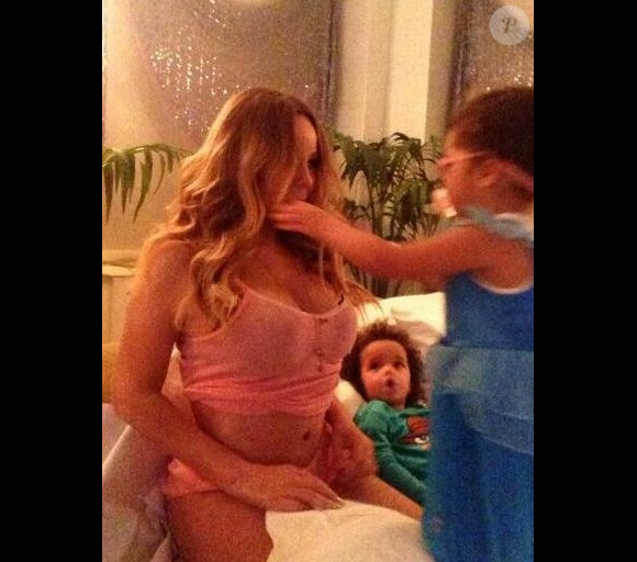 Mariah Carey avec ses enfants Moroccan et Monroe, dimanche 27 octobre 2013.