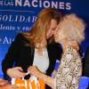 La duchesse d'Albe lors des Solidarity Awards le 21 octobre 2013 à Séville, où elle a eu le plaisir de remettre un prix à sa belle-fille Genoveva Casanova.