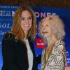 La duchesse d'Albe lors des Solidarity Awards le 21 octobre 2013 à Séville, où elle a eu le plaisir de remettre un prix à sa belle-fille Genoveva Casanova.