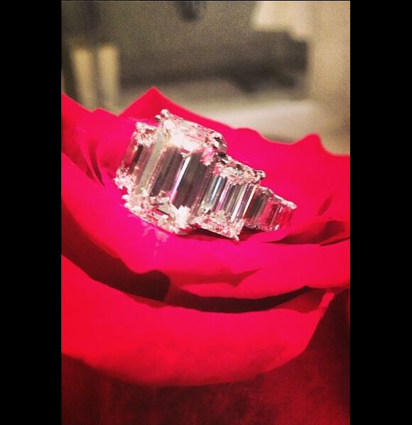 Ciara a posté sur Instagram la photo de sa bague de fiançailles avec en légende : "Future, mon roi pour toujours !"