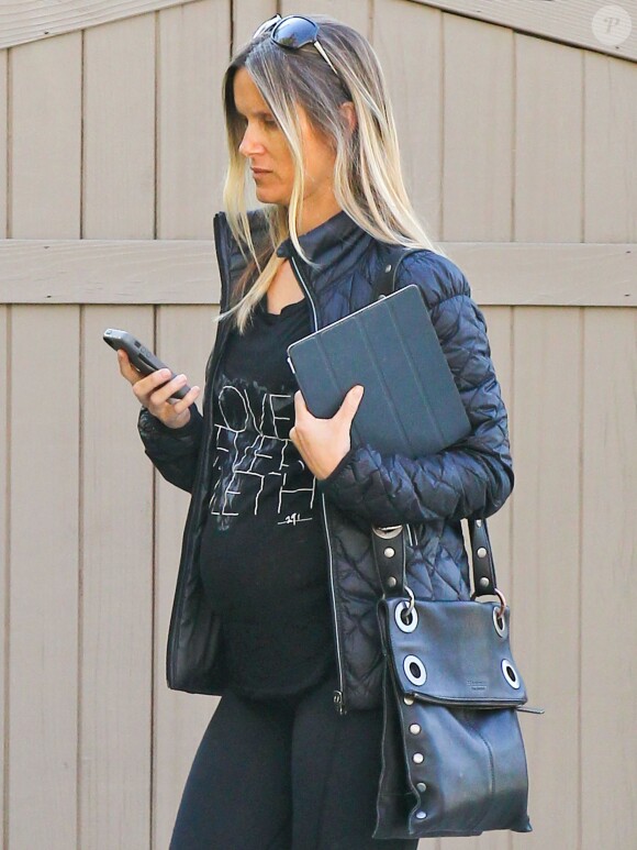 Exclusif - Caroline Lindqvist enceinte à Los Angeles, le 17 octobre 2013.