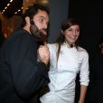 Yoni Saada (Top Chef 2013) et Noémie Honiat (Top Chef 2012) lors d'une battle gourmande opposant des candidats de Top Chef à ceux de MasterChef au 19ème Salon du chocolat 2013 à la Porte de Versailles à Paris le 29 octobre 2013