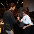 Yoni Saada (Top Chef 2013) et Nathalie Nguyen (MasterChef 2011) lors d'une battle gourmande opposant des candidats de Top Chef à ceux de MasterChef au 19ème Salon du chocolat 2013 à la Porte de Versailles à Paris le 29 octobre 2013
