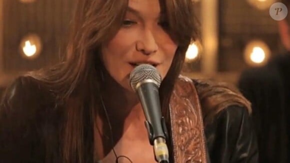 Carla Bruni à l'affiche du "W9 Home Concerts", diffusé le samedi 2 novembre 2013.