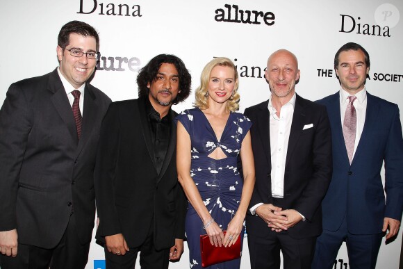Dylan Wiley, Naveen Andrews, Naomi Watts, Oliver Hirschbiegel et le producteur lors d'une première de Diana à New York, le 30 octobre 2013.