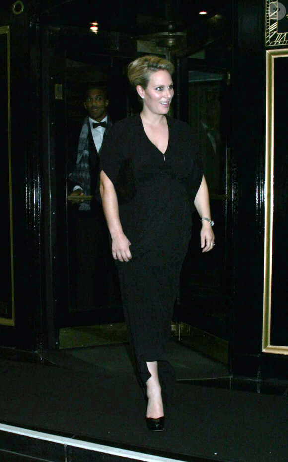 Zara Phillips, enceinte, à son arrivée au Dorchester Hotel de Londres le 30 octobre 2013 pour le gala British Olympic Ball.