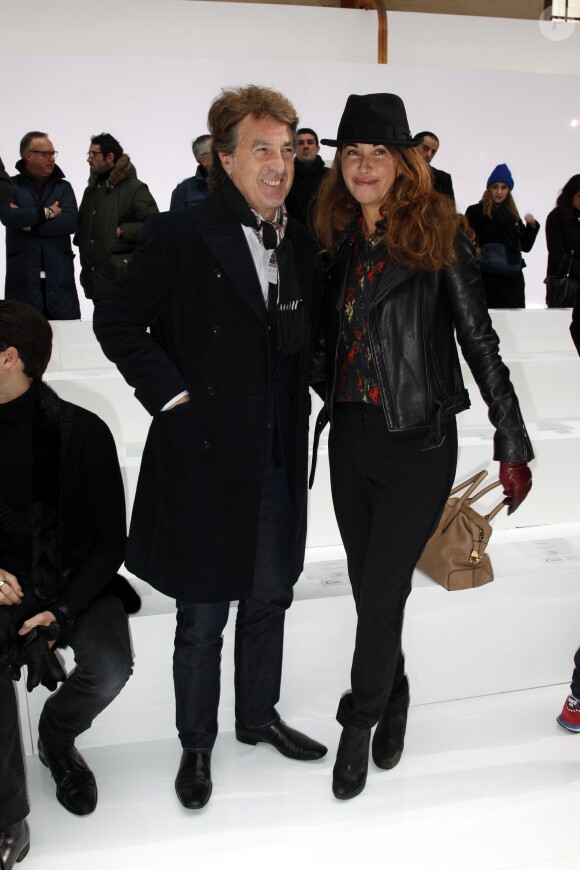 Francois Cluzet et sa femme Narjiss lors du défilé de mode Dior Homme prêt-à-porter automne-hiver 2013-2014 à Paris le 19 janvier 2013