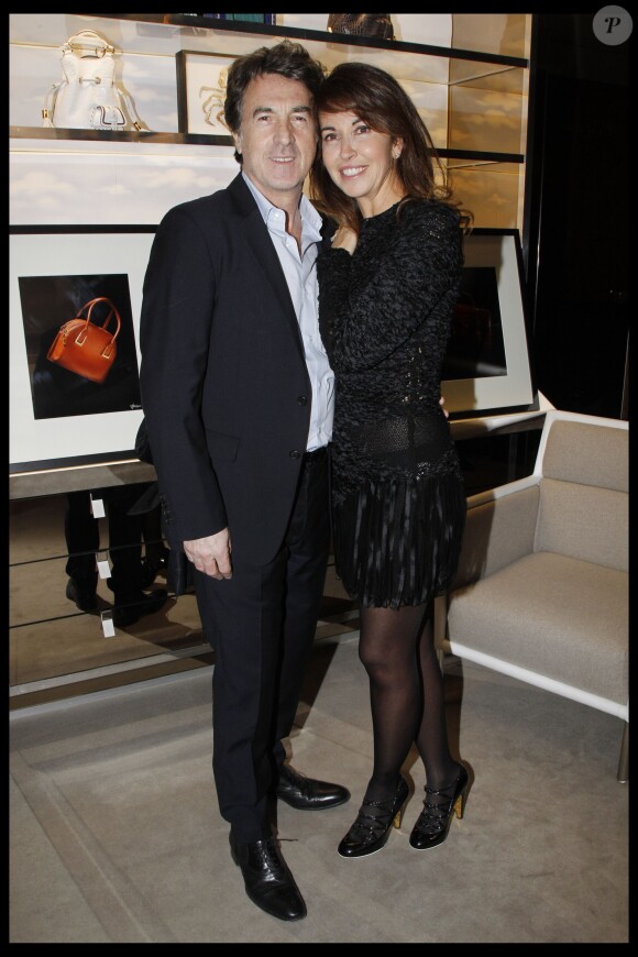 François Cluzet et sa femme Narjiss lors du dîner Lancel à Paris le 24 novembre 2011