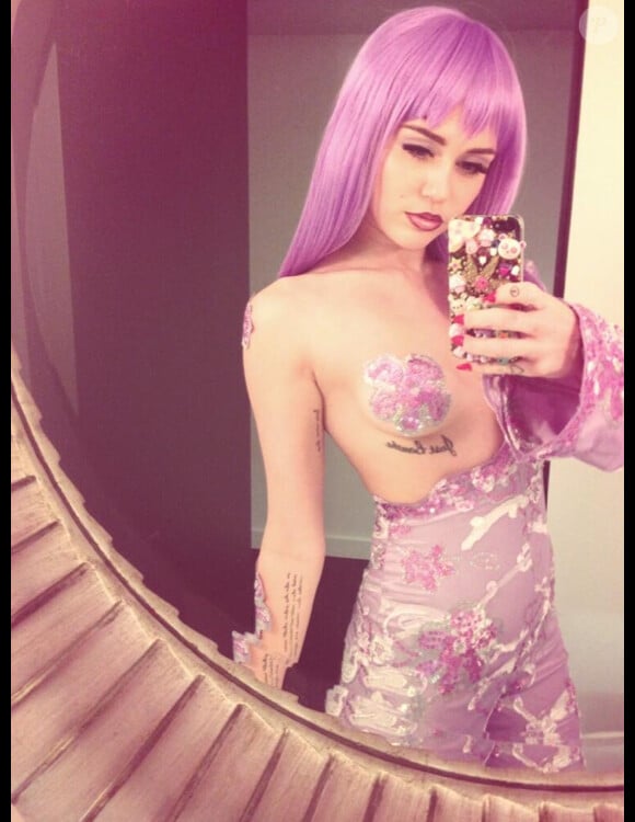 Miley Cyrus se déguise en Lil'Kim pour Halloween