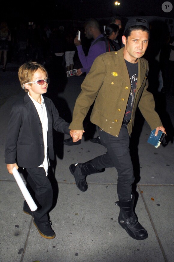Corey Feldman et son fils Zen Scott au Coliseum de Los Angeles le 19 mai 2012