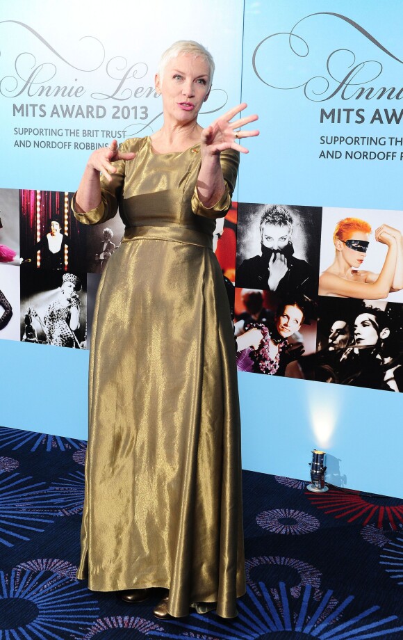 Annie Lennox récompensée par le 22e Music Industry Trusts Award à l'hôtel Grosvenor à Londres, le 4 novembre 2013.