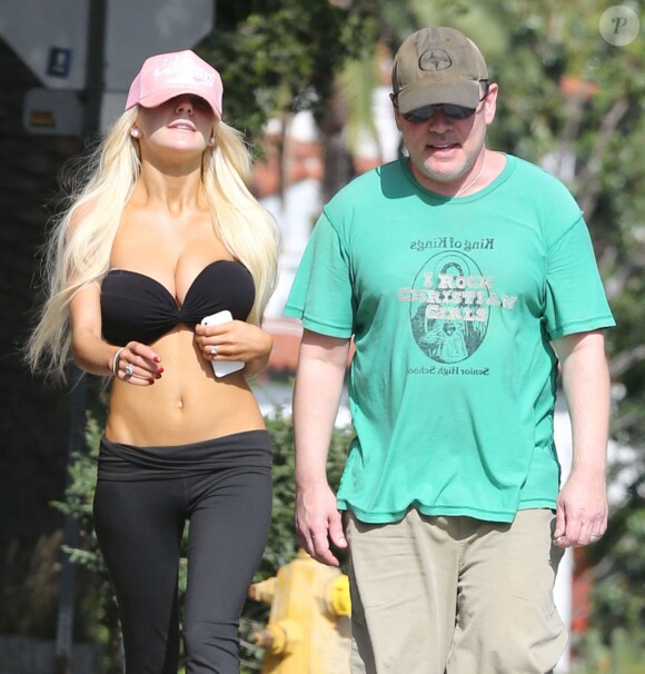 Exclusif - Courtney Stodden fait du jogging avec son mari Doug Hutchison à West Hollywood, le 4 mars 2013.