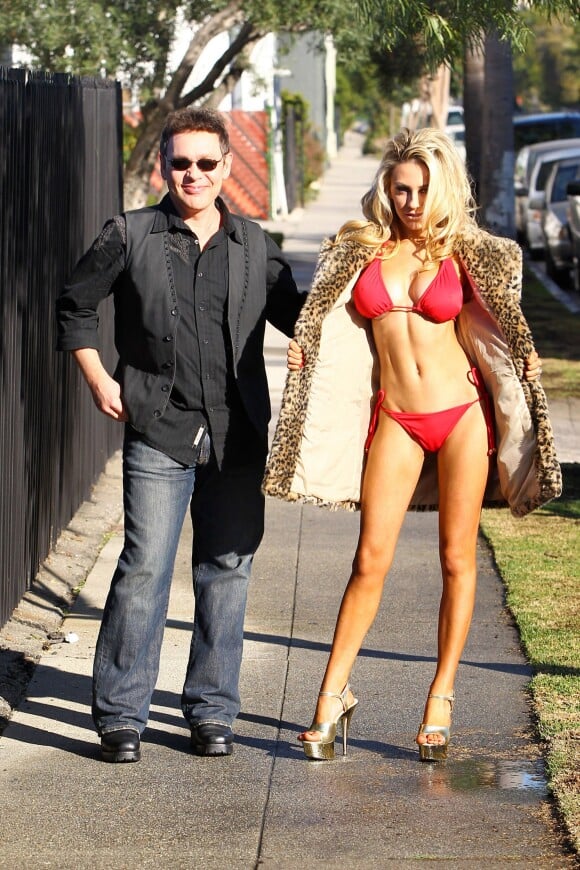 Courtney Stodden et son mari Doug Hutchison à Los Angeles, le 9 décembre 2011.