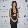 Selena Gomez très sexy et décolleté pour le lancement du numéro "En Garde!" du magazine Flaunt à Beverly Hills, le 7 Novembre 2013.