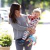 Jennifer Garner se promène avec son fils Samuel à Santa Monica, le 7 novembre 2013.