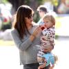 Jennifer Garner se promène avec son fils Samuel à Santa Monica, le 7 novembre 2013.