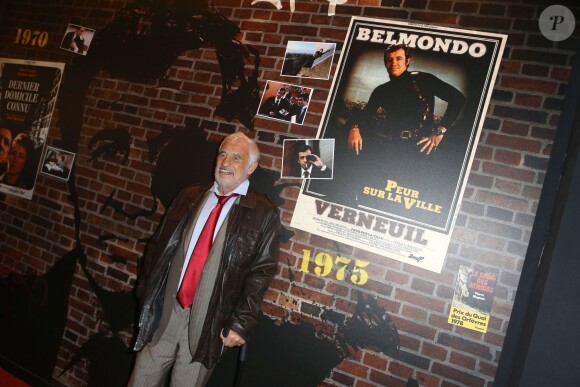 Jean-Paul Belmondo lors de l'inauguration de l'exposition "100 ans de police judiciaire de Paris" au Champ de Mars à Paris le 8 novembre 2013. Cette exposition se tiendra du 9 novembre au 8 décembre 2013