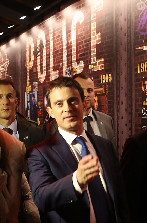 Manuel Valls (ministre de l'Intérieur) lors de l'inauguration de l'exposition "100 ans de police judiciaire de Paris" au Champ de Mars à Paris le 8 novembre 2013. Cette exposition se tiendra du 9 novembre au 8 décembre 2013