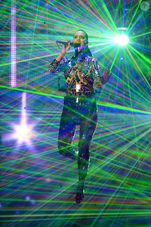 Katy Perry sur scène lors des MTV Europe Music Awards au Ziggo Dome d'Amsterdam, le 10 novembre 2013.