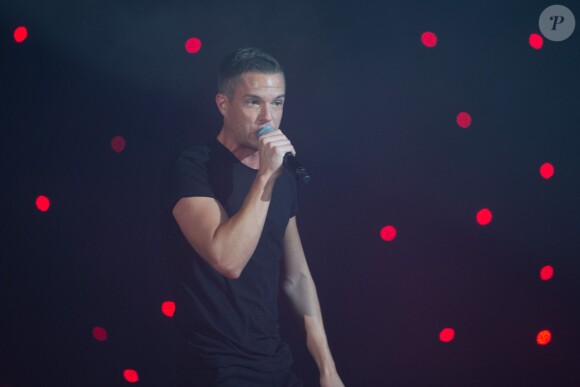 Brandon Flowers du groupe The Killers sur scène lors des MTV Europe Music Awards au Ziggo Dome d'Amsterdam, le 10 novembre 2013.