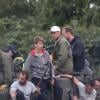 Exclusif - Brad Pitt apprend à conduire un tank sur le tournage de "Fury" au Royaume-Uni le 10 septembre 2013