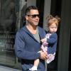 Cash Warren papa poule pour Haven à Beverly Hills, le 10 novembre 2013