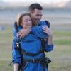 LeAnn Rimes et Eddie Cibrian après le saut en parachute en Californie, le 11 novembre 2013.